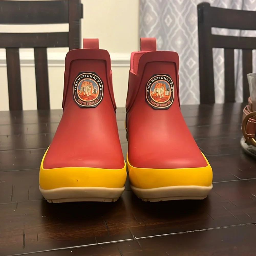 Pendleton Zion National Park Chelsea Rain Boots new red Women’s Size 11